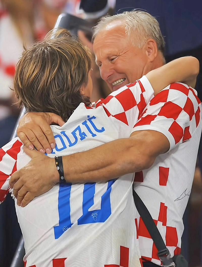 为什么口袋对子在翻牌后往往会遇到“惊悚张”？（口袋对子为何翻牌后总会遇到“吓人牌”？）